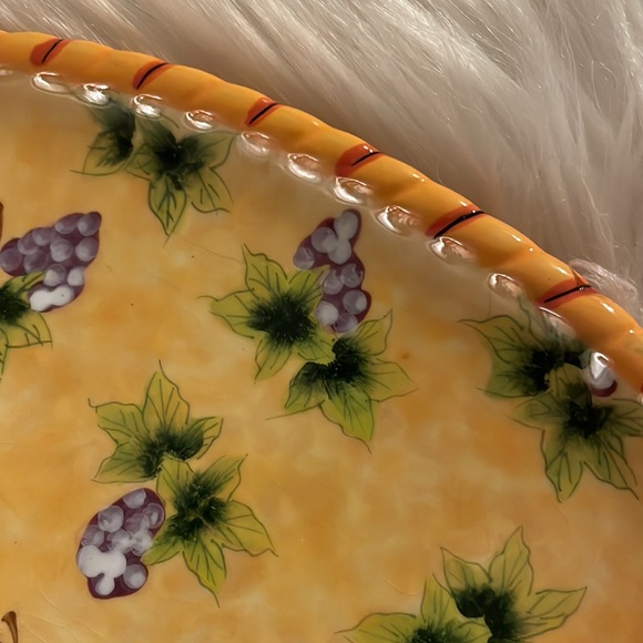 Beautiful Glazed ceramic grapes + leaf vines  dish/decor. - Picture 4 of 5